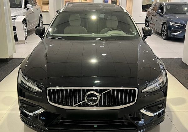 Volvo V60 cena 199900 przebieg: 15900, rok produkcji 2023 z Przecław małe 211